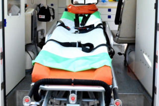 Tragiczny wypadek w Pruszczu Gdańskim z udziałem kilku pojazdów i pieszej! Kierowca walczy o życie