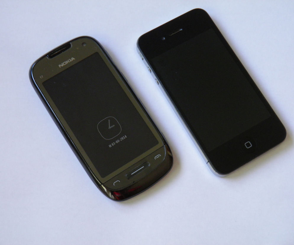 Kupowanie biletów przez telefon jest coraz bardziej popularne