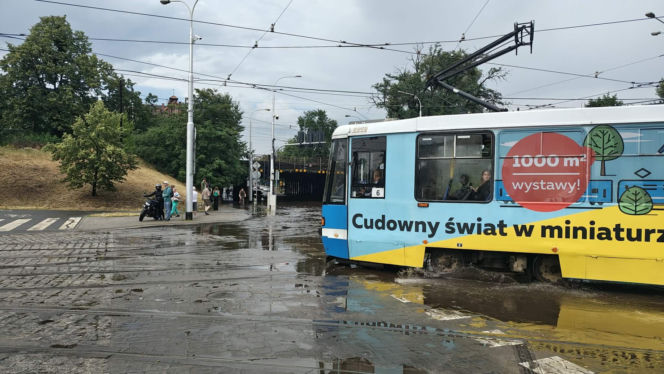 Wrocław tonie po nawałnicy! Ogromne utrudnienia i zalane ulice