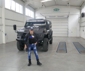 Krzysztof Rutkowski odebrał nowe auto. To POTWÓR