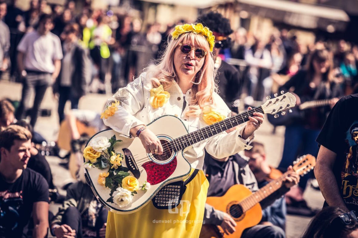 Gitarowy Rekord Guinnessa Online. Transmisja na żywo, relacja live, transmisja online, liczba gitarzystów. Czy padł rekord? 