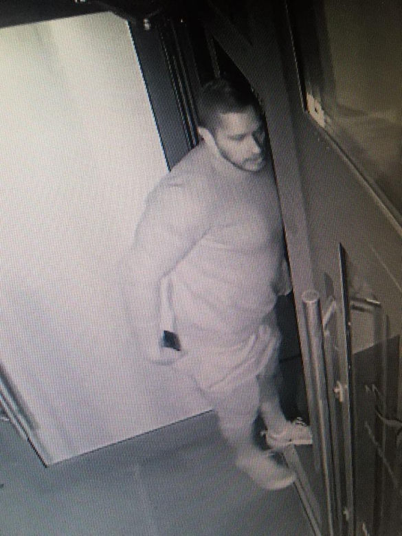 Brutalny napad w Gnieźnie. Rozpoznajesz sprawców?