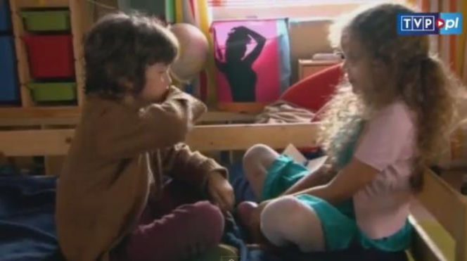 RODZINKA.pl 3. Kacper (Mateusz Pawłowski) i Zosia (Emilia Dankwa) - pierwszy pocałunek