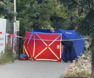 Dramat przed Komendą Policji w Warszawie. Mężczyzna spadł z żurawia, zginął na miejscu