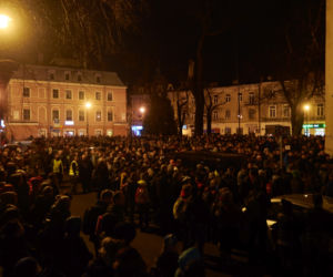 Ekstremalna Droga Krzyżowa. Kilka tysięcy osób na nocnym nabożeństwie