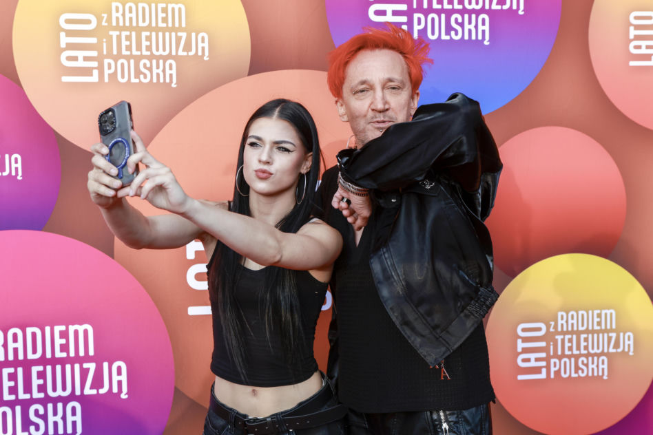 Michał Szpak tak się przejął na scenie, że zgubił mikrofon! Na szczęście nie był sam