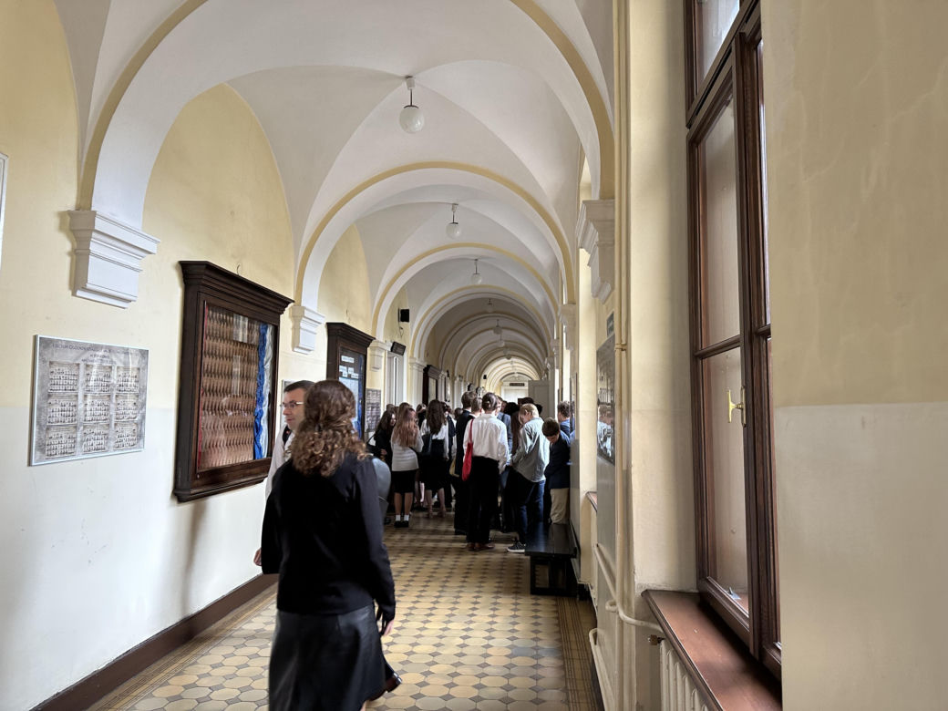 Uczniowie I Liceum Ogólnokształcącego im. Bartłomieja Nowodworskiego rozpoczęli rok szkolny 2023/2024