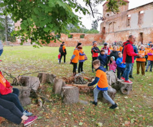 Pomarańczowi rowerzyści najechali zamek w Szymbarku