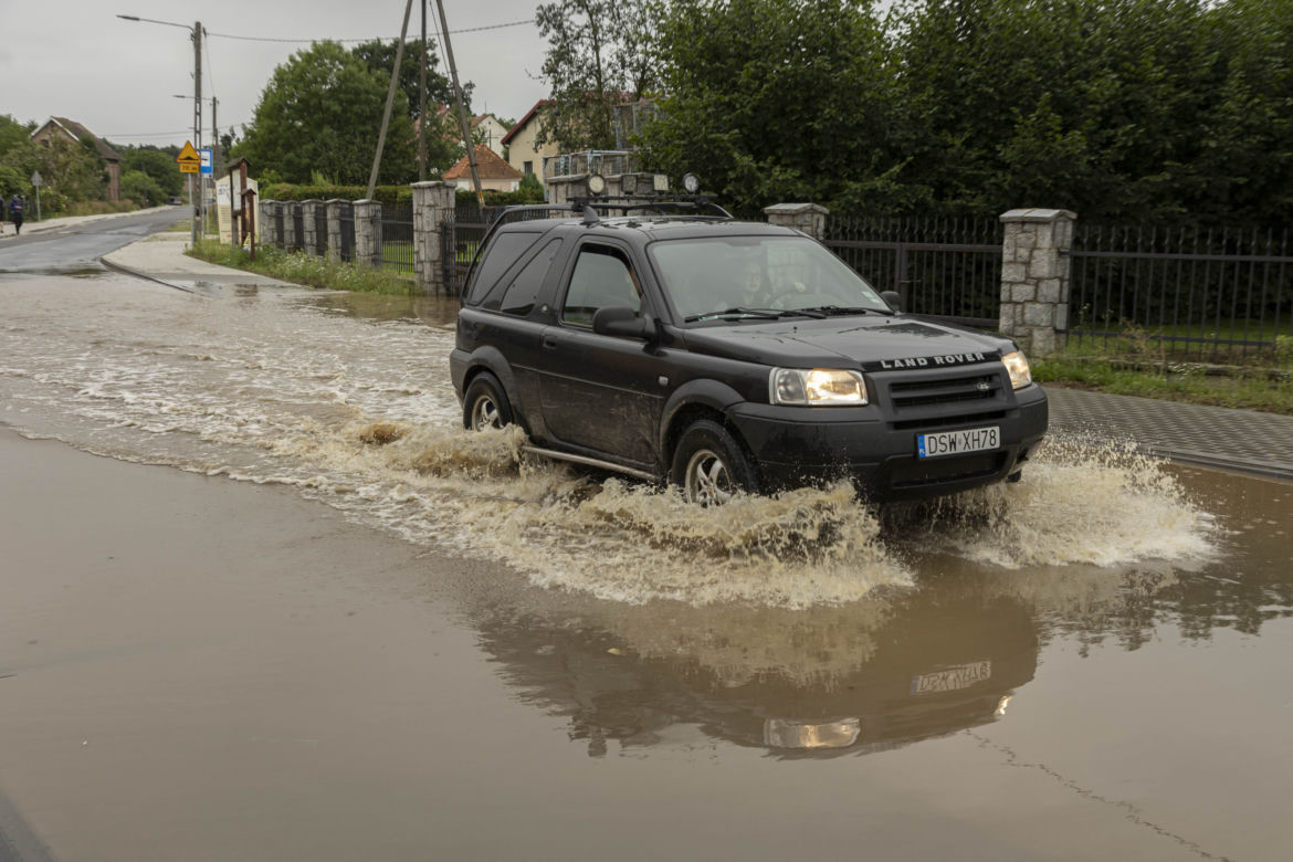 Prawie 500 interwencji straży pożarnej, 100 podtopionych gospodarstwtom