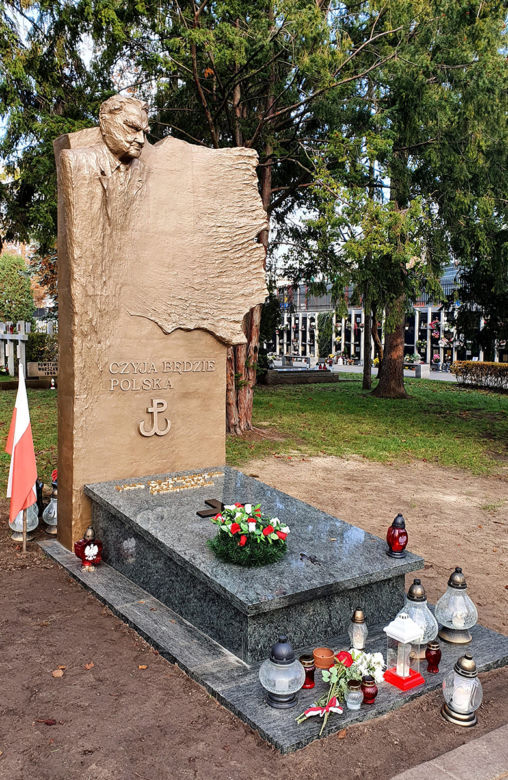 Olszewski ma wreszcie pomnik