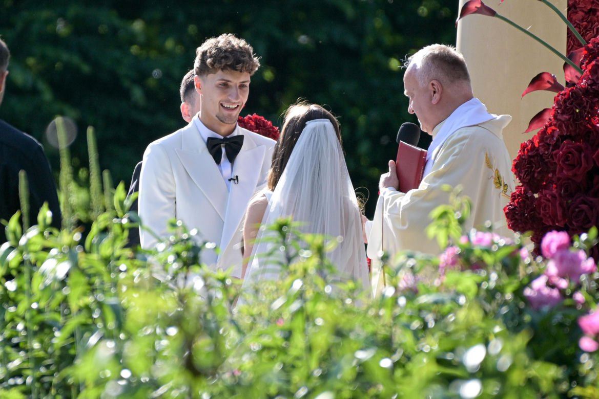 Daria Syta i Igor Grobelny wzięli dziś ślub. Suknia panny młodej wyglądała pięknie!