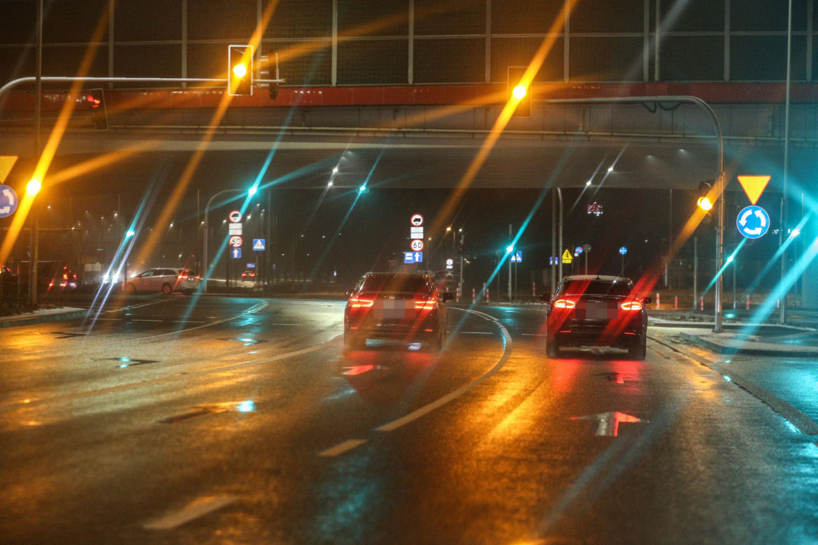 Limuzyna Trzaskowskiego mknie 60 km/h na ulicy z ograniczeniem do 30 km/h