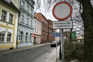 Nowa organizacja ruchu na Placu Metziga. Będzie bezpieczniej przy szkole