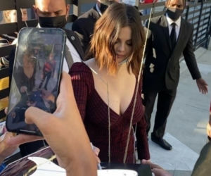 Selena Gomez prezentuje kobiece kształty