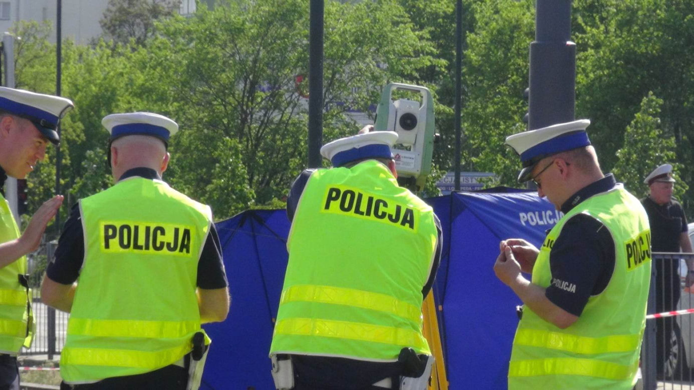 Makabryczny wypadek na Nowym Bemowie. Nie żyje mężczyzna zmiażdżony przez tramwaj