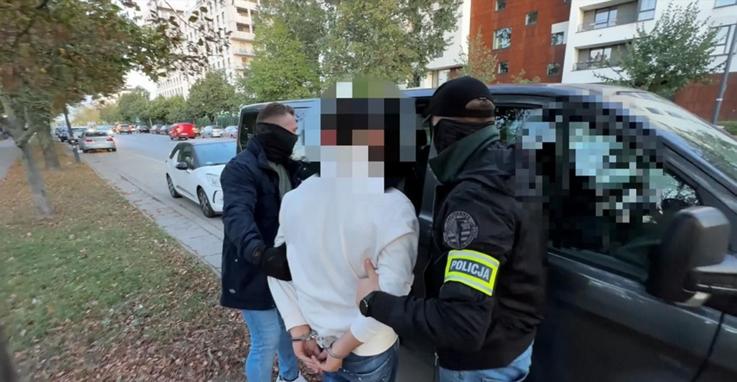 Niemieccy policjanci rozbili gang oszustów z Warszawy. Straty seniorów sięgają fortuny