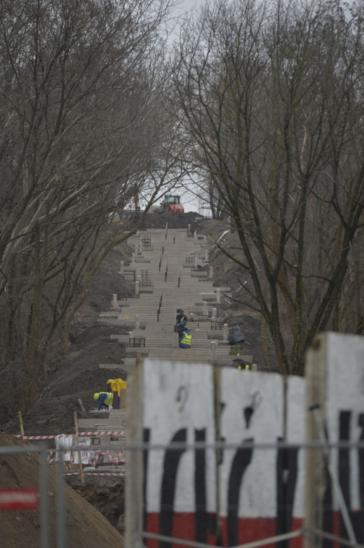 Prace wokół Kopca Powstania Warszawskiego