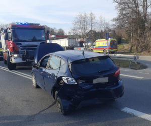 Karambol w Tymowej. Zderzenie trzech aut na DK75 [ZDJĘCIA]