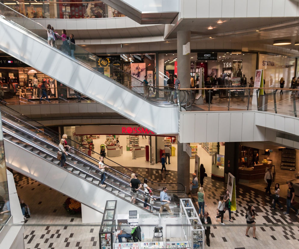 Wśród obostrzeń wprowadzanych w zamykanych województwach jest m.in. zamknięcie galerii handlowych