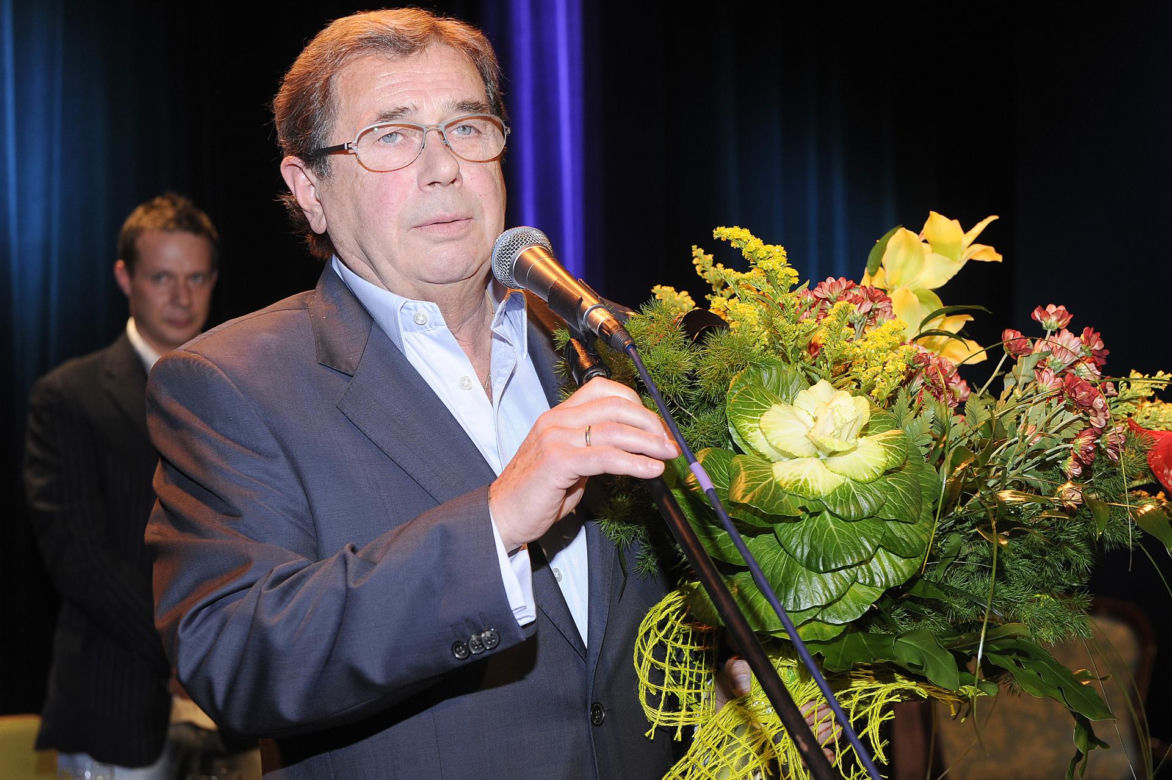 Niegdyś bożyszcze tłumów jako Janek Kos. Tak przez lata zmieniał się legendarny aktor Janusz Gajos