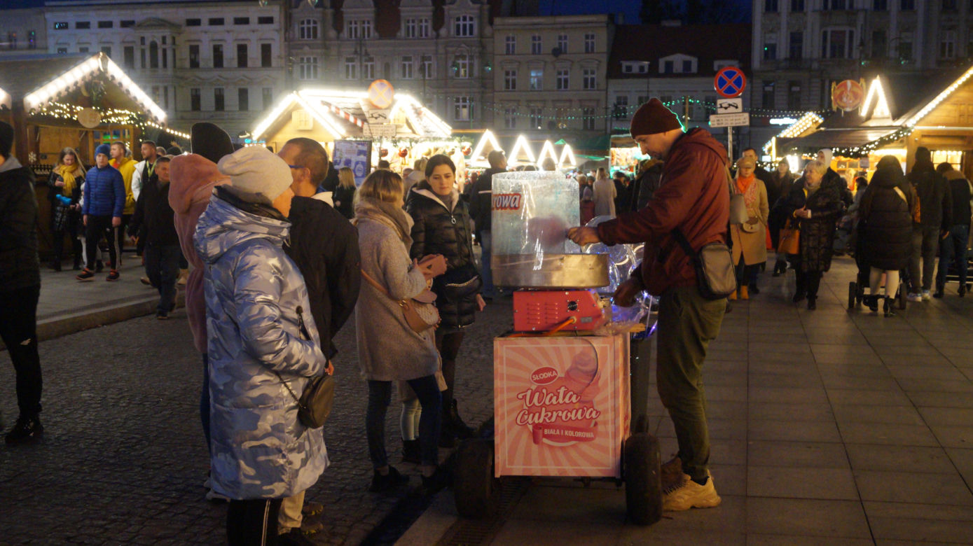 Tu jest jak w bajce! Bydgoski Jarmark Świąteczny już zachwyca mieszkańców [ZDJĘCIA]