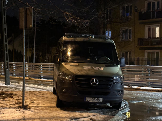 Koszmarna tragedia w Legionowie. Musieli wyważać drzwi wejściowe. Odnaleziono ciało żołnierza 