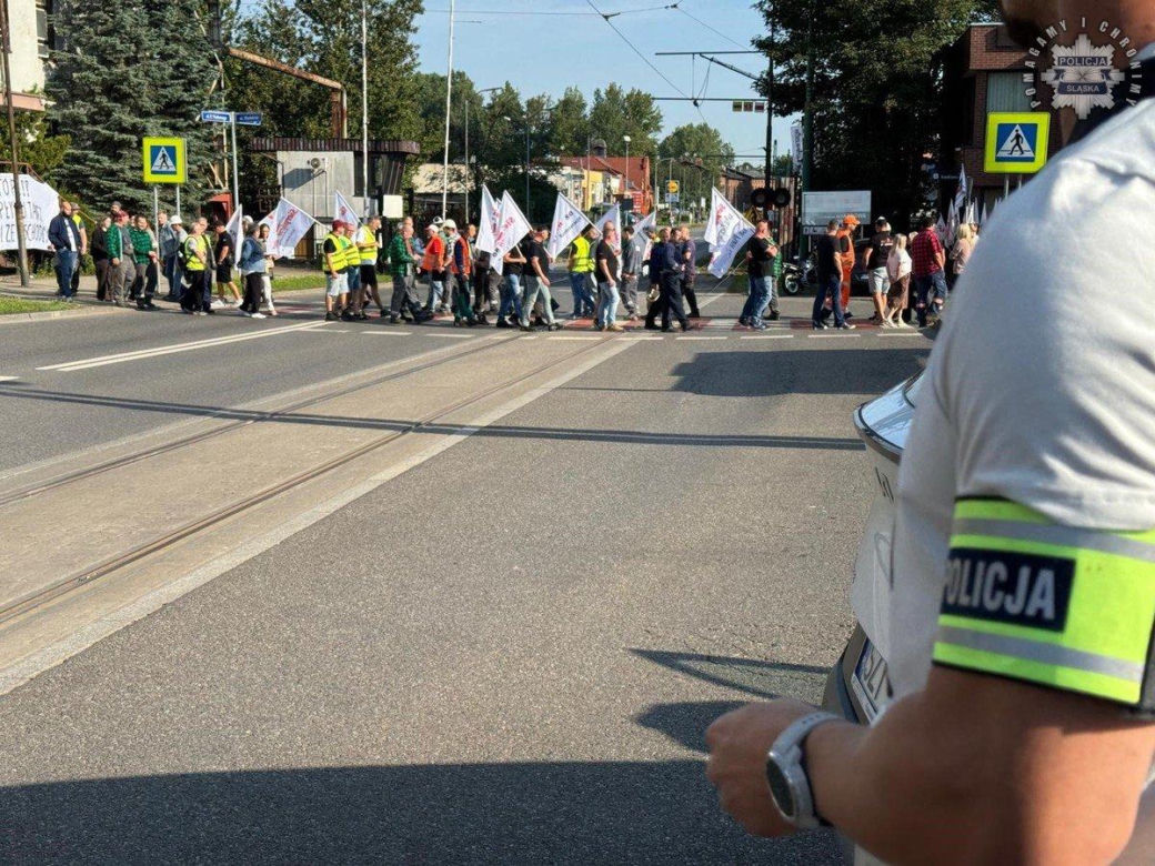 Protest hutników w Rudzie Śląskiej.  "Nie dla stali ze wschodu"