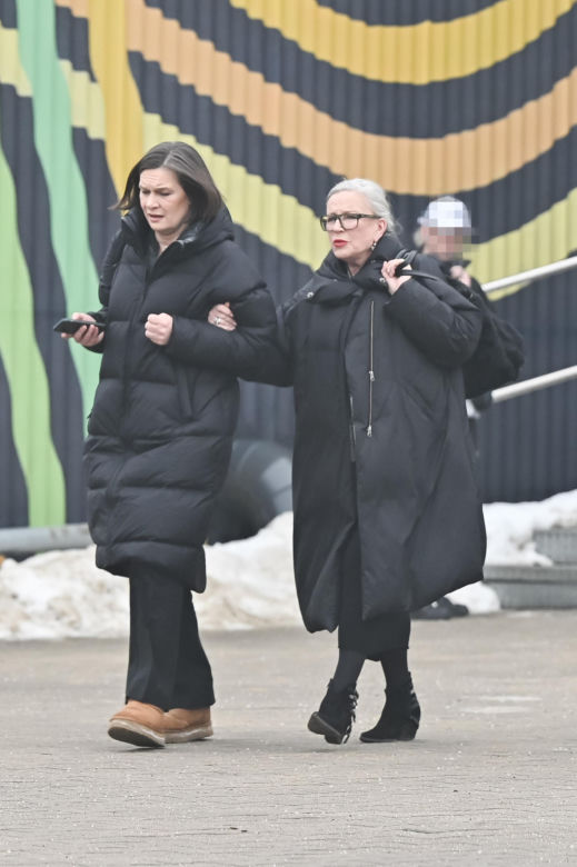 Krystyna Janda kurzy w aucie