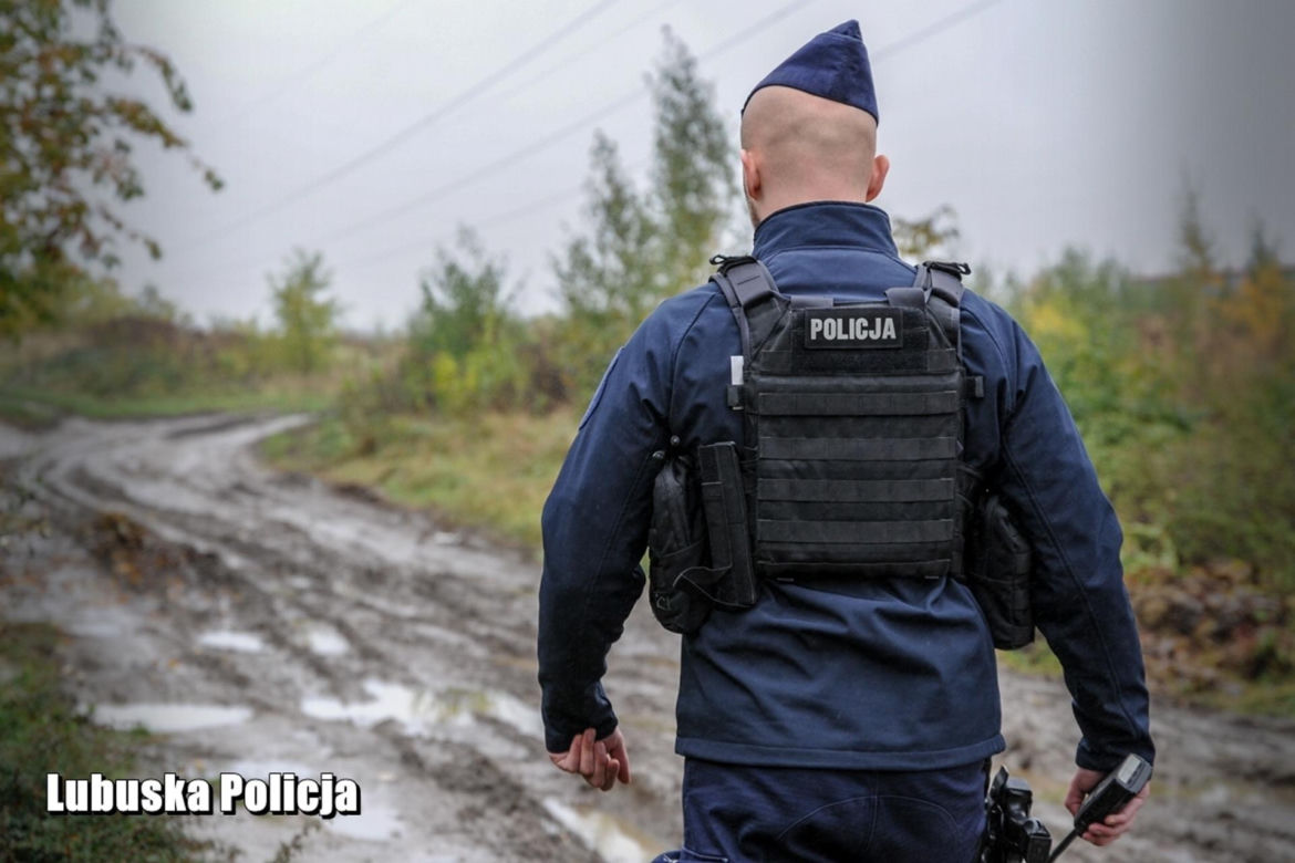 Wielka akcja poszukiwawcza w Gorzowie. 30-latek zniknął po wyjściu z komendy policji [ZDJĘCIA].