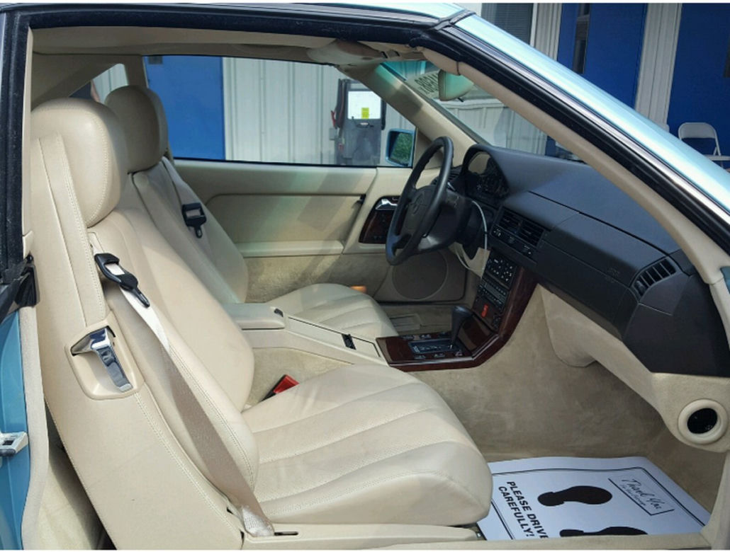 Mercedes 500 SL z przebiegiem niecałych 2000 km