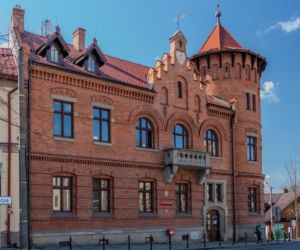 To miasto ma jeden z najpiękniejszych ratuszy w Małopolsce. Jego mieszkańcy od wieków są znani z wielkiej pobożności