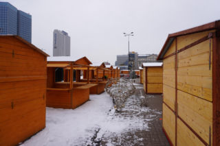 Jarmark Warszawski na placu Defilad na kilka dni przed startem imprezy