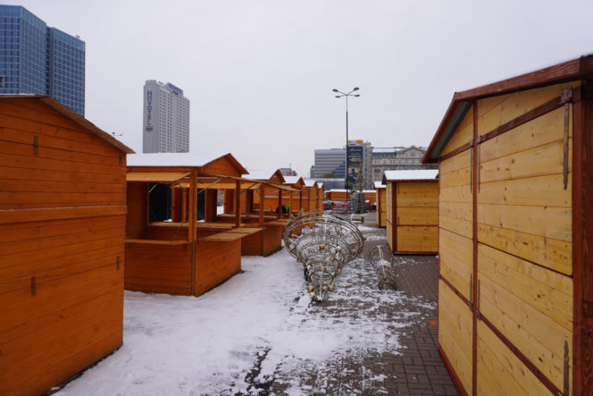 Jarmark Warszawski na placu Defilad na kilka dni przed startem imprezy