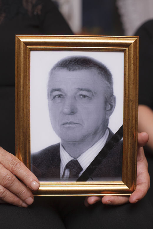 Wrzucili dziadka do worka i pochowali