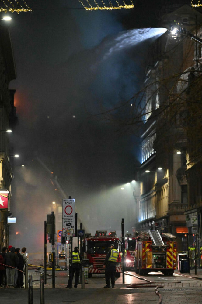 W. Brytania/ W wyniku pożaru zawalił się budynek obok dworca centralnego w Glasgow