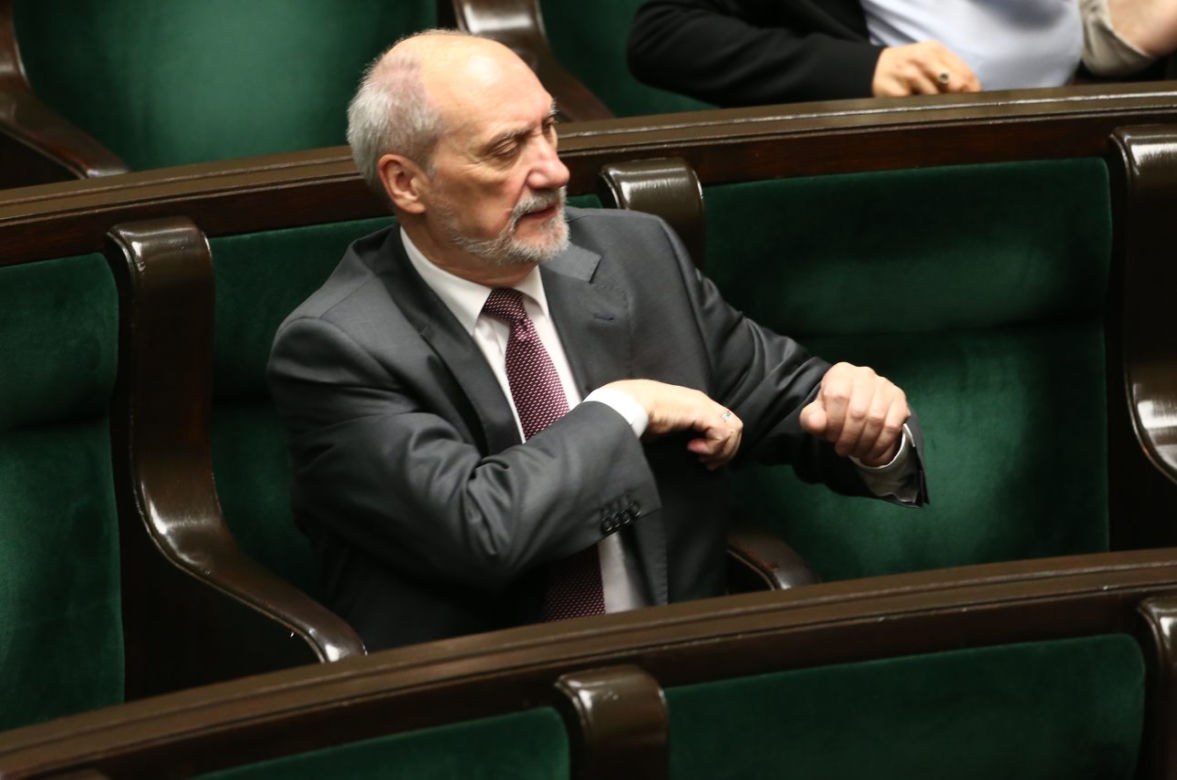 Pupil Macierewicza Wyciągnął z wojska miliony zlotych