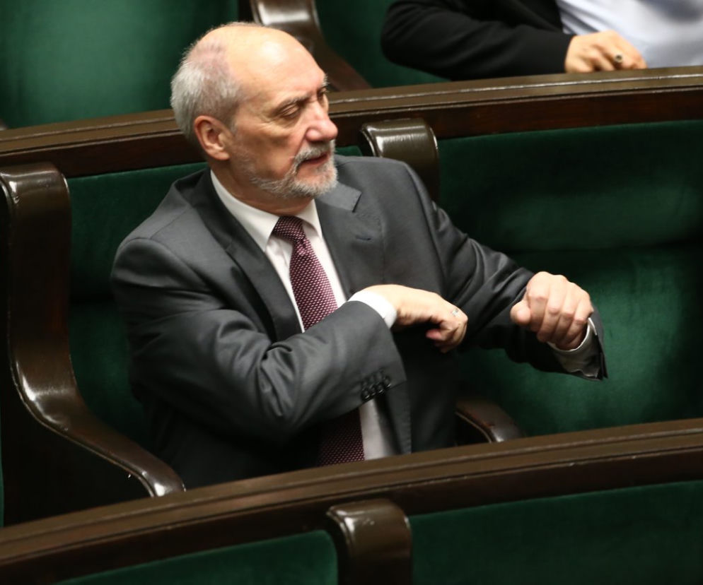 Pupil Macierewicza Wyciągnął z wojska miliony zlotych