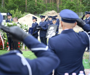 Tłumy pożegnały 23-letniego policjanta. Kacper zginął w tragicznym wypadku w Piasecznie