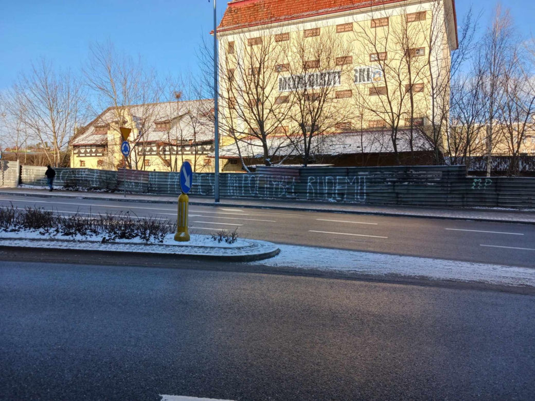 Graffiti z błędem ortograficznym
