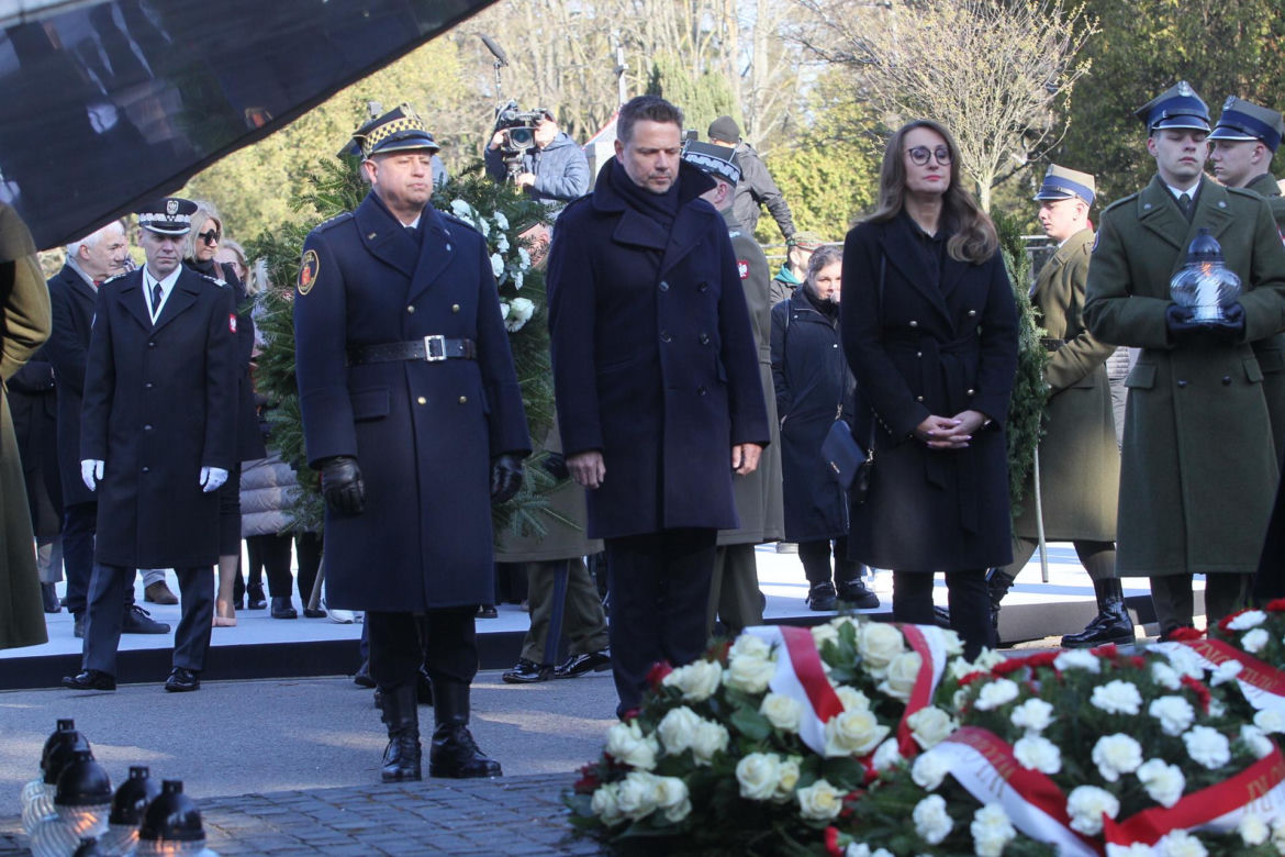 Obchody 16. rocznicy katastrofy smoleńskiej. Powązki