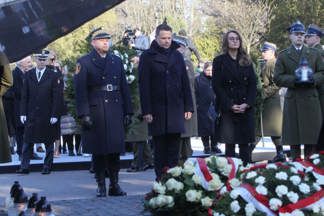 Obchody 16. rocznicy katastrofy smoleńskiej. Powązki