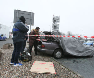 Pijany sprzedawca choinek podpalił mercedesa