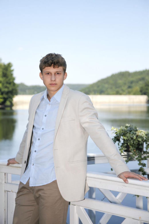 "Pierwsza Miłość": serialowy Tomek dorastał na oczach widzów! Tak zmienił się Oskar Wojciechowski. Dziś to już dorosły mężczyzna!