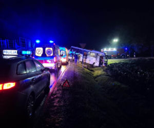 Autokar z dziećmi rozbił się pod Łukowem!