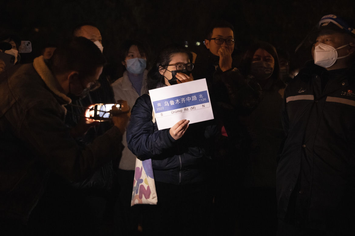 Wielkie demonstracje przeciwko restrykcjom covidowym! "Chcę swobodnie wychodzić, ale nie mogę"