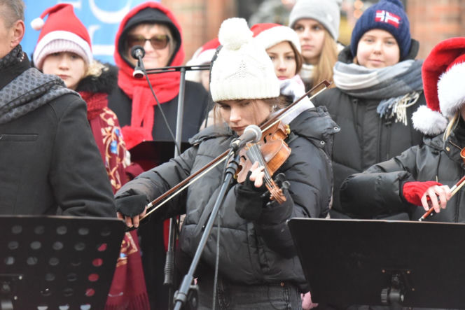Orszak Trzech Króli 2026 w Toruniu. Zdjęcia z samego serca starówki