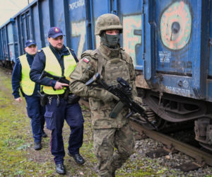 Wojsko patroluje dworzec w Koszalinie