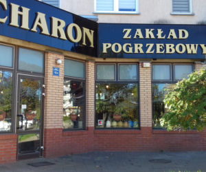 Pracownicy zakładu pogrzebowego okradali zmarłych? Wstrząsające nagranie w sieci