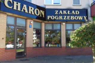 Pracownicy zakładu pogrzebowego okradali zmarłych? Wstrząsające nagranie w sieci