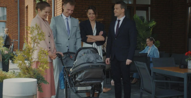 M jak miłość odc.1896. Sławek (Maciej Zuchowicz), Agata (Lidia Pronobis), Martyna (Magdalena Turczeniewicz), Jakub Karski (Krzysztof Kwiatkowski)